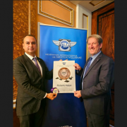 Presidente de FIM Latín América hace entrega del Bronze Meritum de Mototurismo