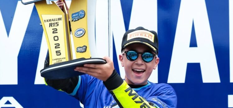 Los campeones 2025 del Campeonato Latinoamericano de R15 y R3 Yamaha bLU cRU