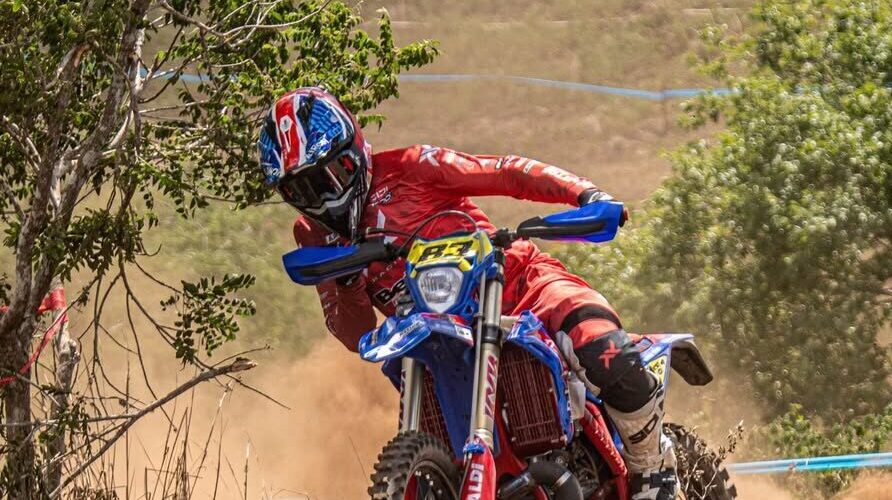 Camilo Herrera destaca con actuación dominante en el Enduro Brasileño 2026