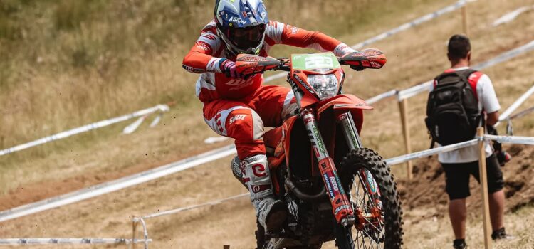 MIGUEL RUIZ DE CHAVEZ Y ALBERTO GONZÁLEZ CIERRAN EL ENDURO GP 2026 ENTRE LOS MEJORES DE J1